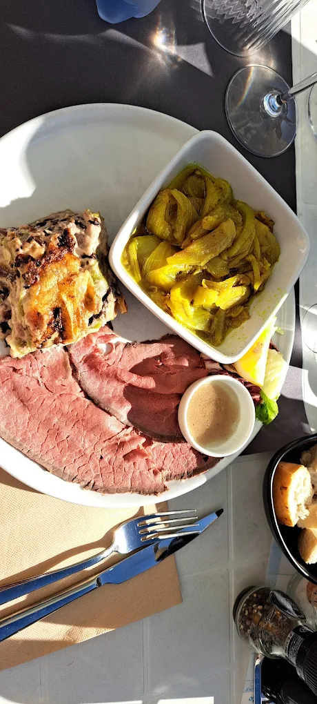 Roastbeef servito con contorno