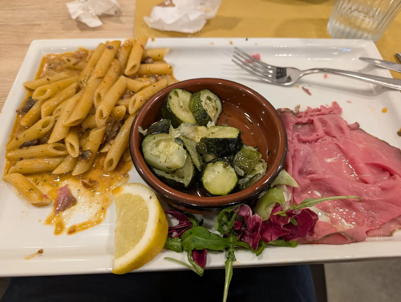 Piatto di penne della cucina di Bar Code